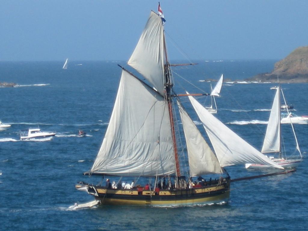 T2-300M Plage-L'Estacade- St Enogat A Dinard Eksteriør bilde